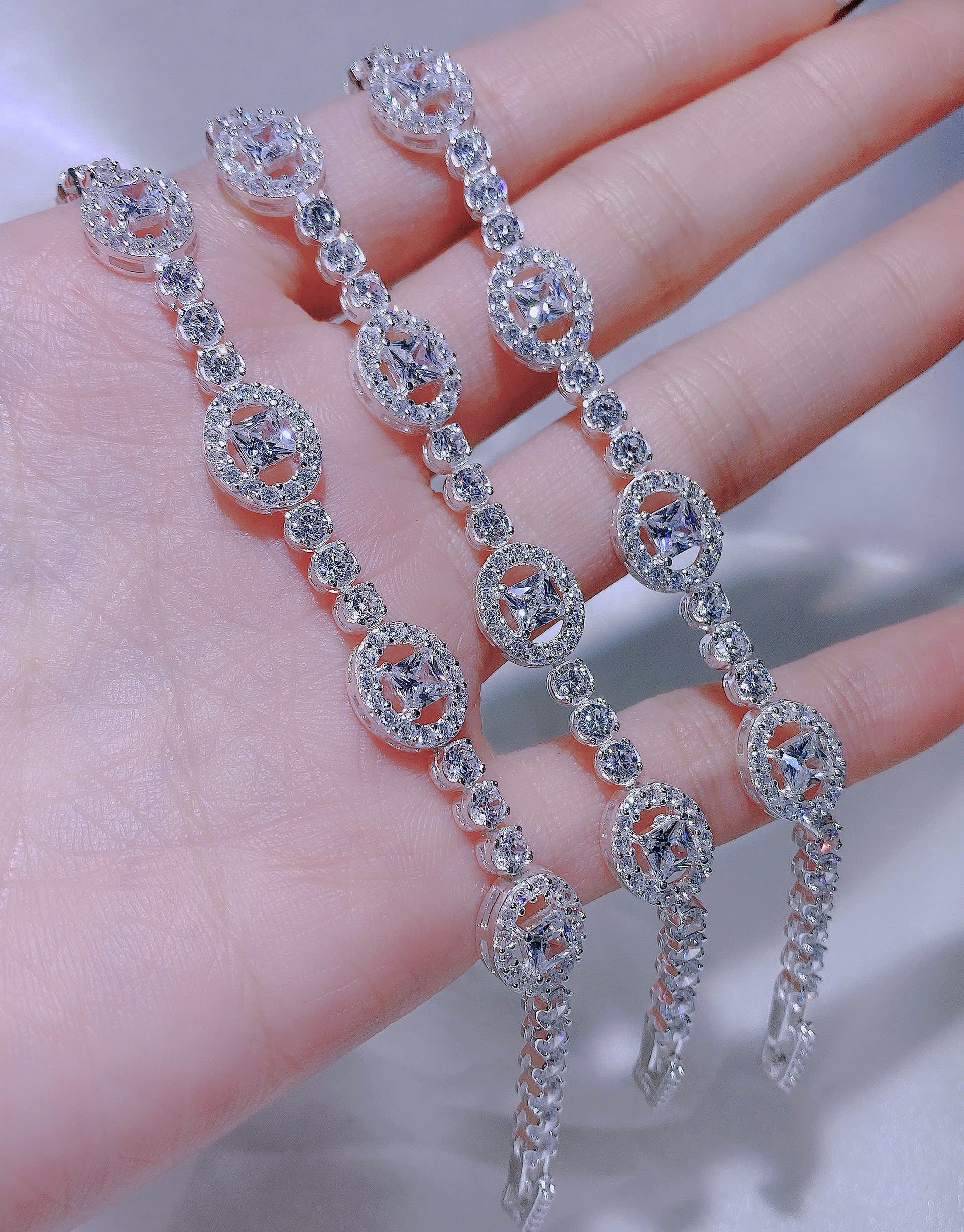 Lắc tay 01L138