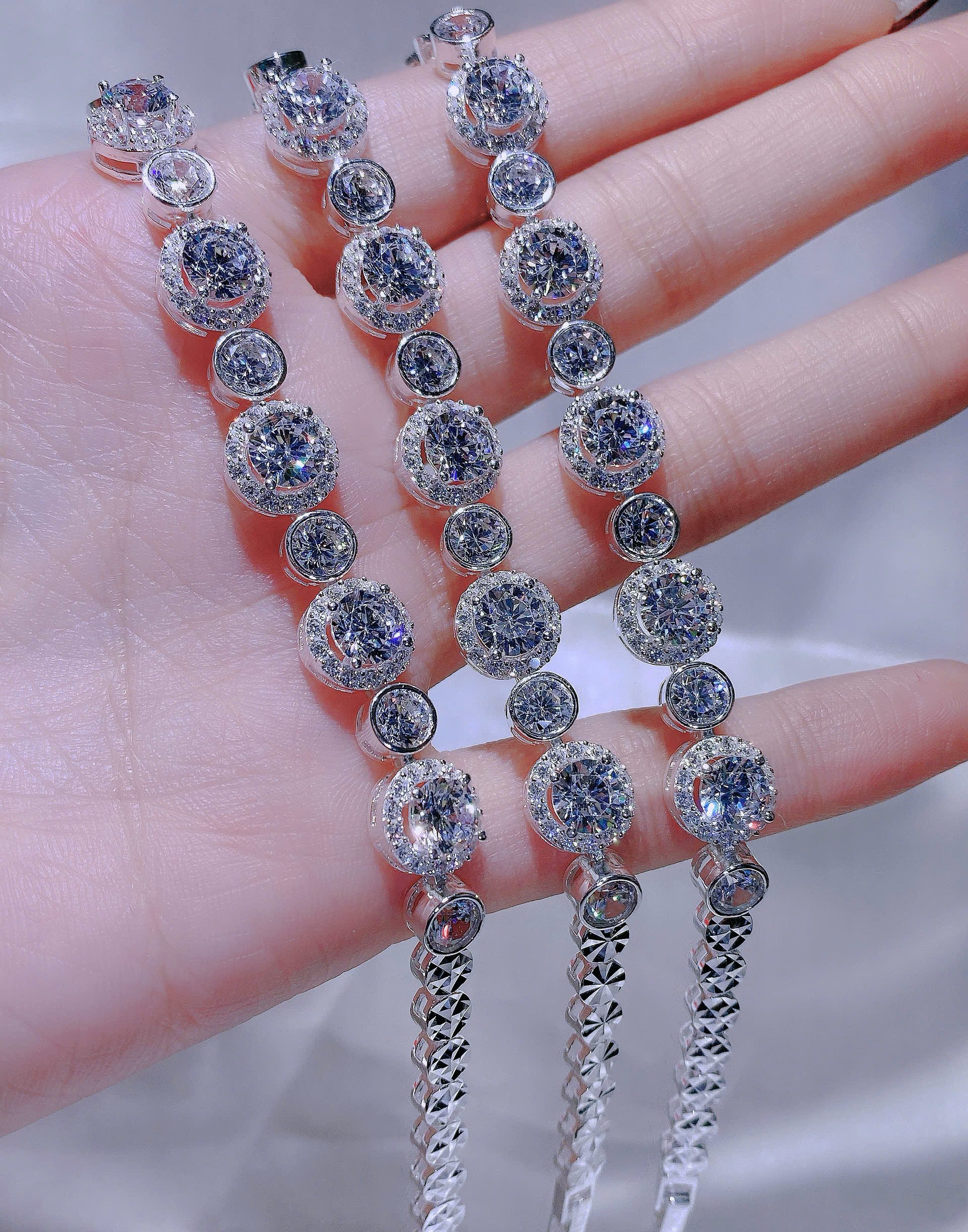Lắc tay 01L159