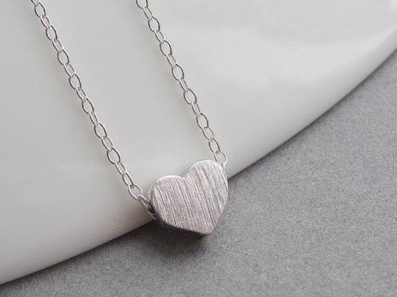 Kiểm tra độ xỉn màu của trang sức Kiểm tra độ xỉn màu của trang sức